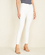 Frayed Sculpting Pocket Skinny Crop Jeans in White carousel Product Image 2