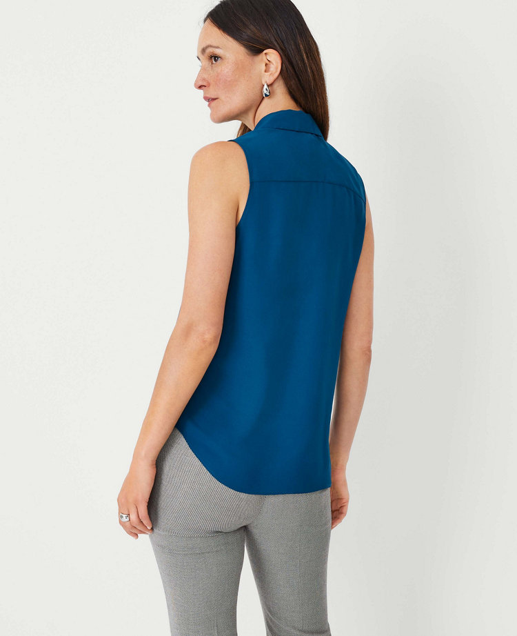 Sleeveless Essential Shirt