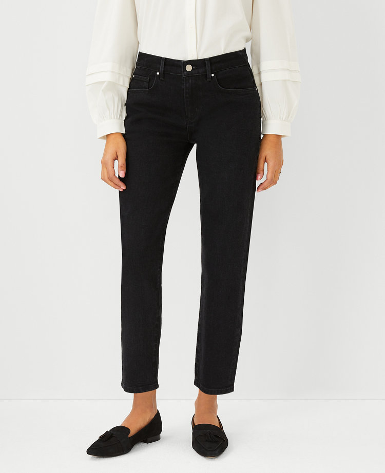 Sculpting Pocket Mid Rise Taper Jeans in Black