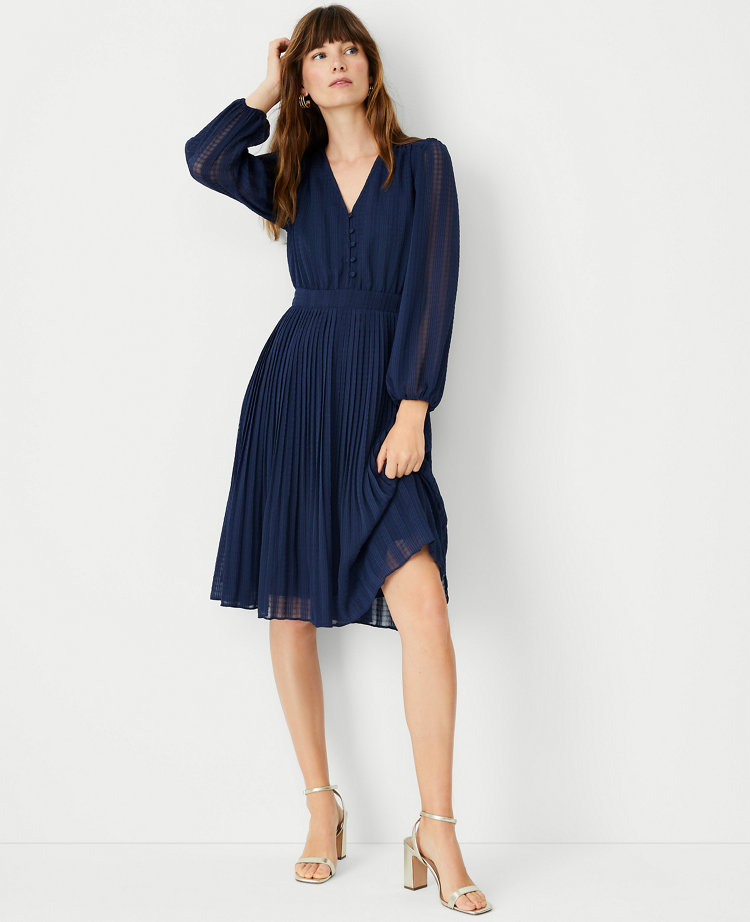 Ann taylor 2025 pleated flare dress