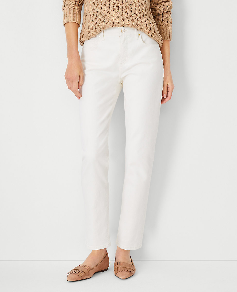 Sculpting Pocket Mid Rise Tapered Jeans in Ivory