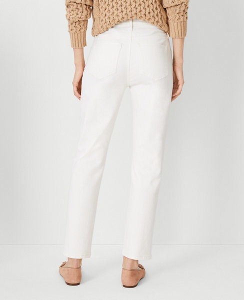 Sculpting Pocket Mid Rise Tapered Jeans in Ivory