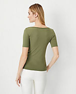 Modern Seamless Scoop Neck Tee carousel Product Image 2