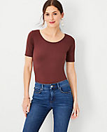 Seamless Scoop Neck Tee carousel Product Image 1
