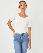 Modern Seamless Scoop Neck Tee carousel Product Image 1