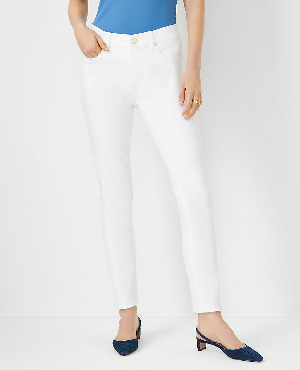 Sculpting Pocket Mid Rise Skinny Jeans in White