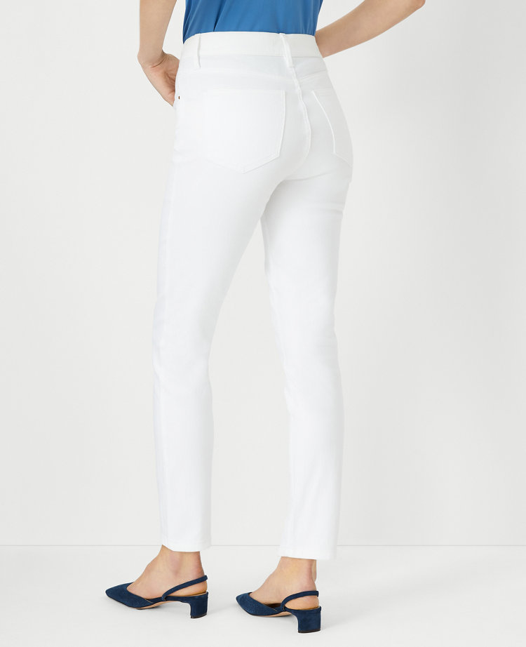 Sculpting Pocket Mid Rise Skinny Jeans in White