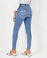 Curvy Sculpting Pocket High Rise Skinny Jeans in Light Vintage Indigo Wash carousel Product Image 2