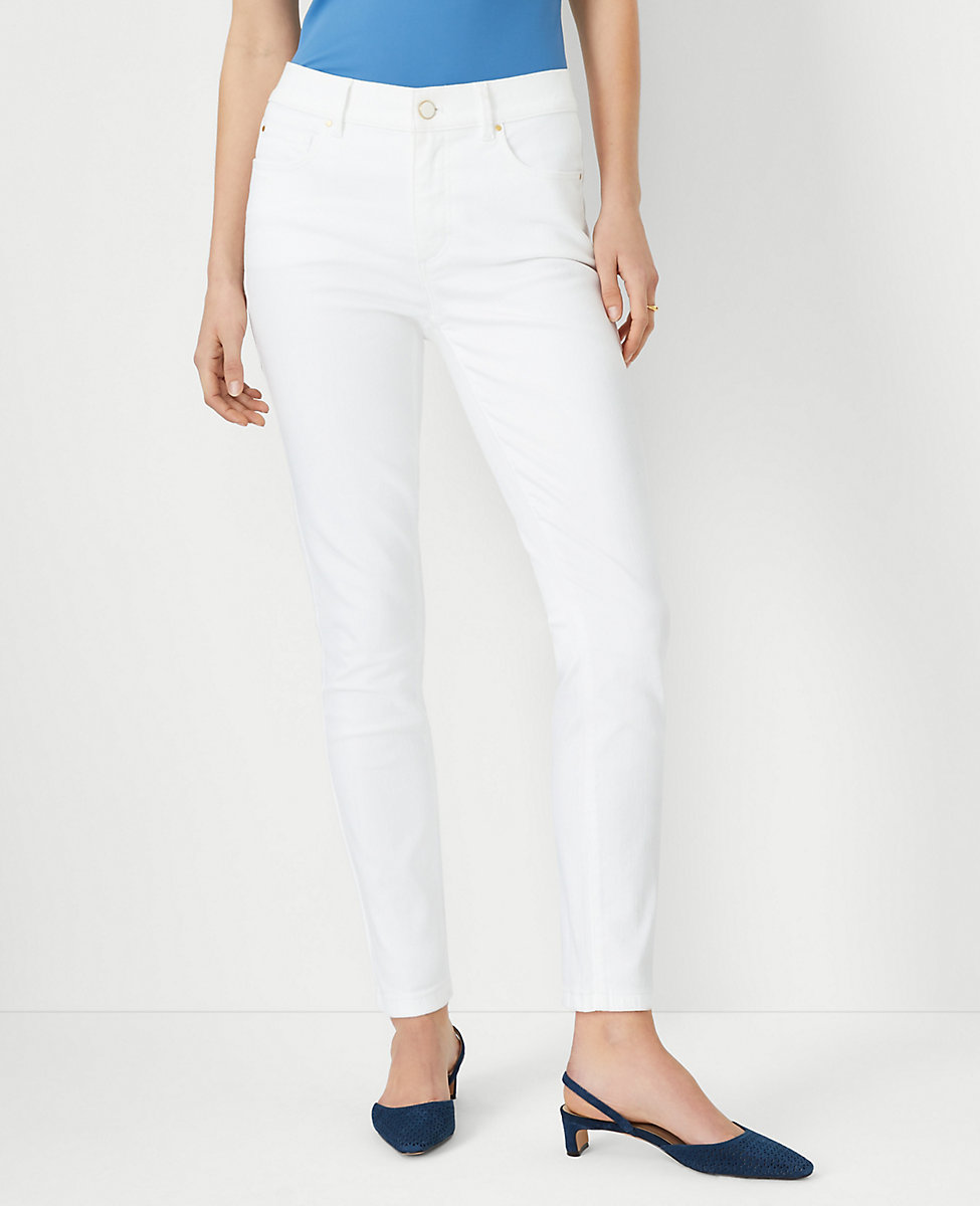 Curvy Sculpting Pocket Mid Rise Skinny Jeans in White