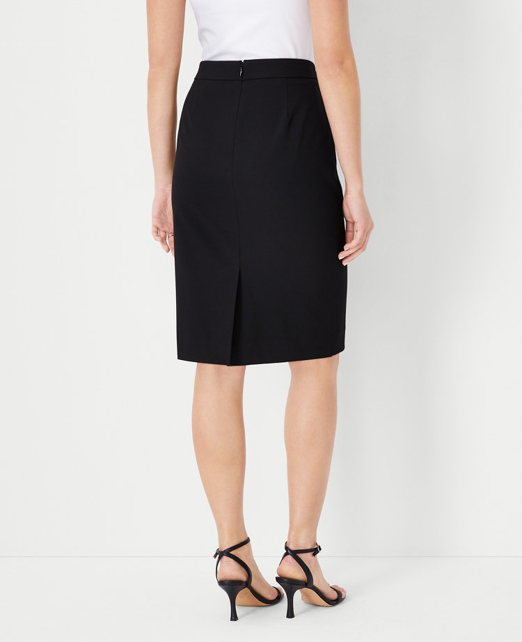 The Seamed Pencil Skirt in Seasonless Stretch