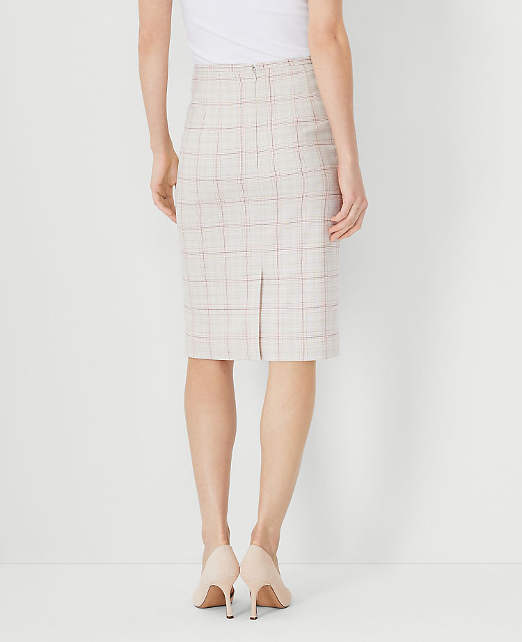 The Pencil Skirt in Plaid