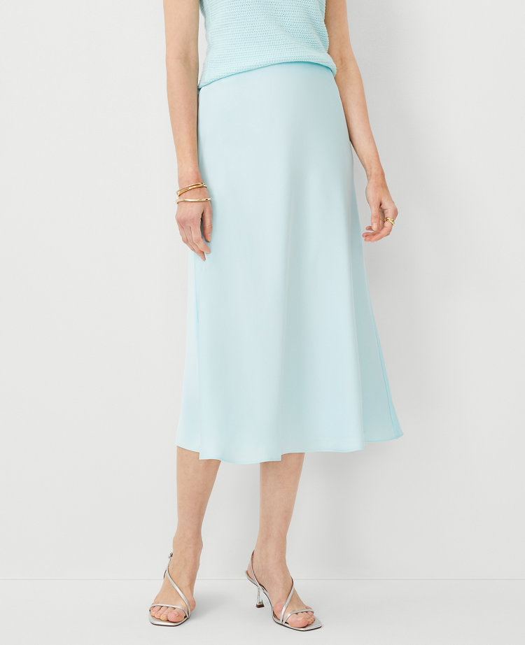 The Petite Seamed Pencil Skirt in Seasonless Stretch