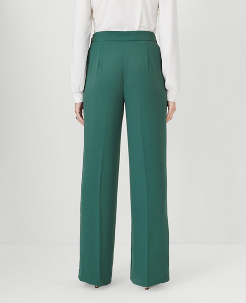 The Petite Side Zip Straight Pant in Crepe