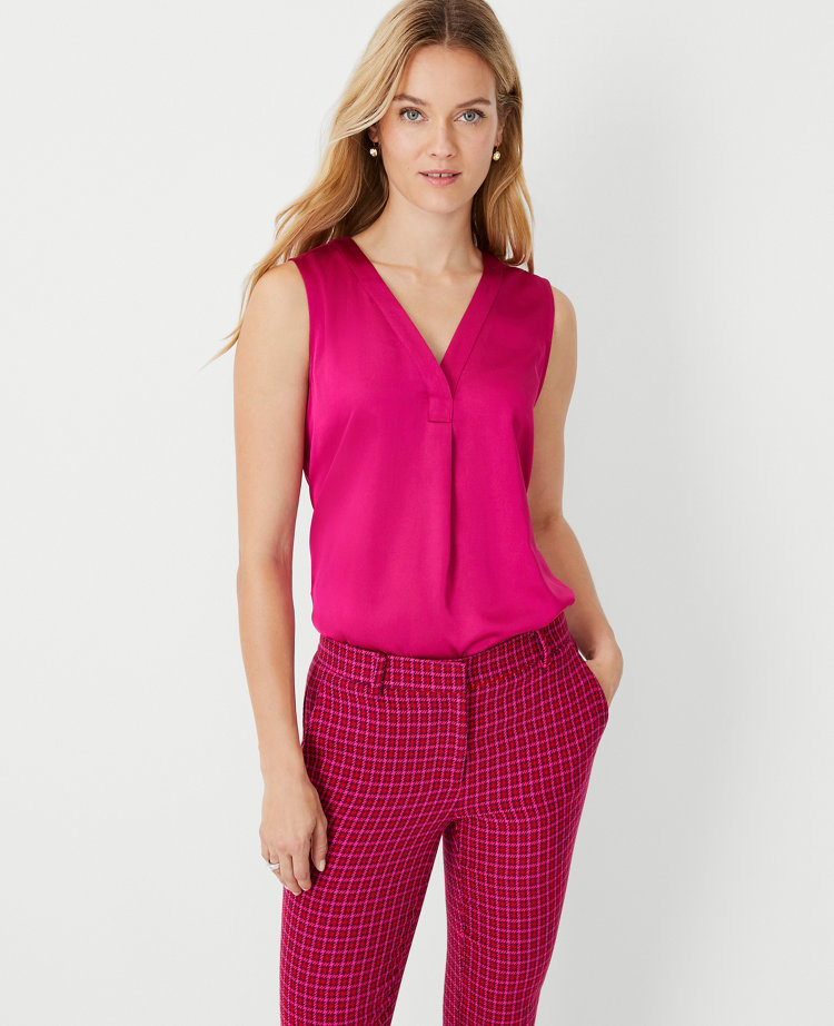 Ann Taylor Women's sleeveless pleated back top in light pink size Medium