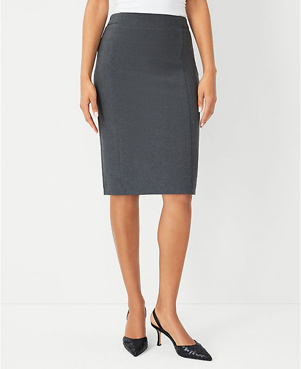 The Seamed Pencil Skirt in Seasonless Stretch - Curvy Fit