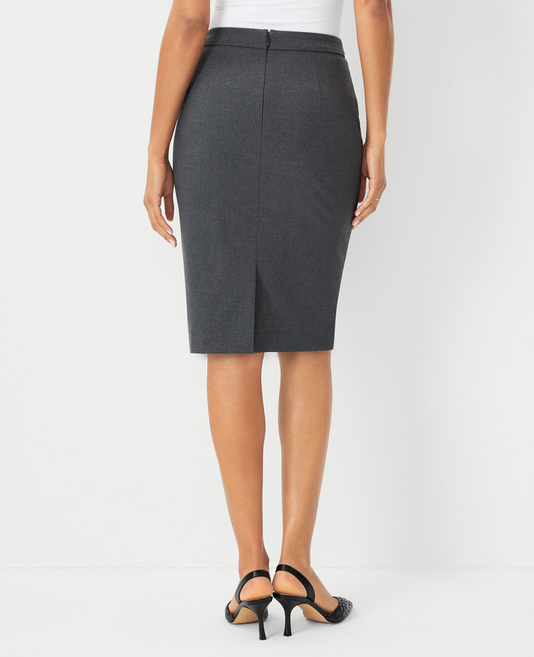 The Seamed Pencil Skirt in Seasonless Stretch - Curvy Fit