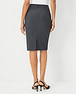 The Seamed Pencil Skirt in Seasonless Stretch - Curvy Fit carousel Product Image 2