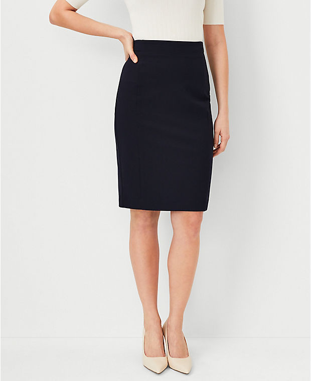 The Seamed Pencil Skirt in Seasonless Stretch - Curvy Fit