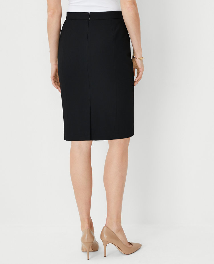 The Seamed Pencil Skirt in Bi-Stretch - Curvy Fit