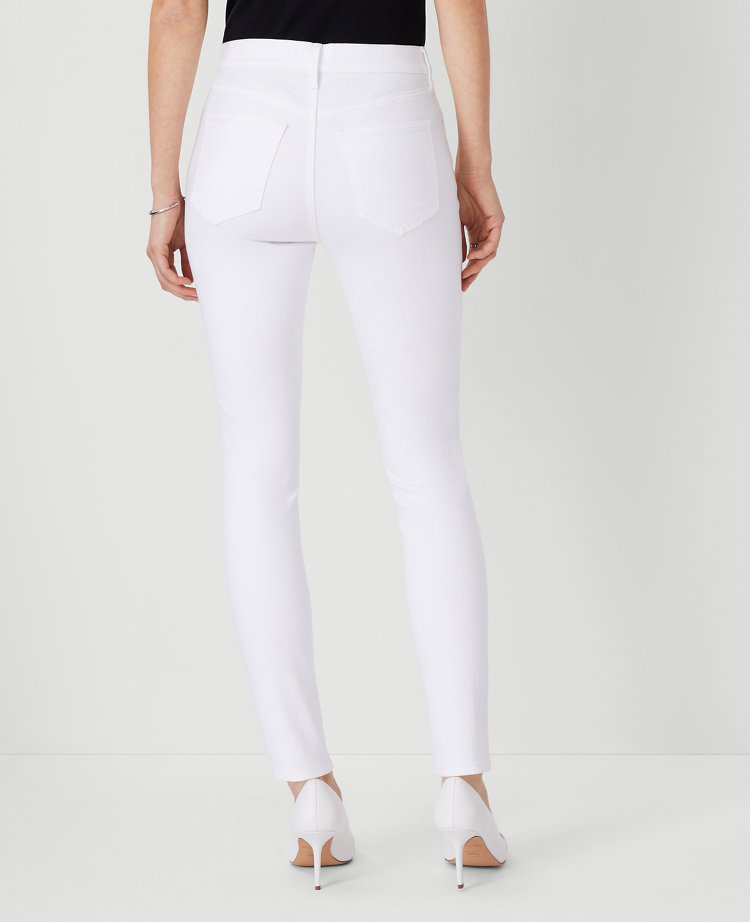 Mid Rise Skinny Jeans in White - Curvy Fit