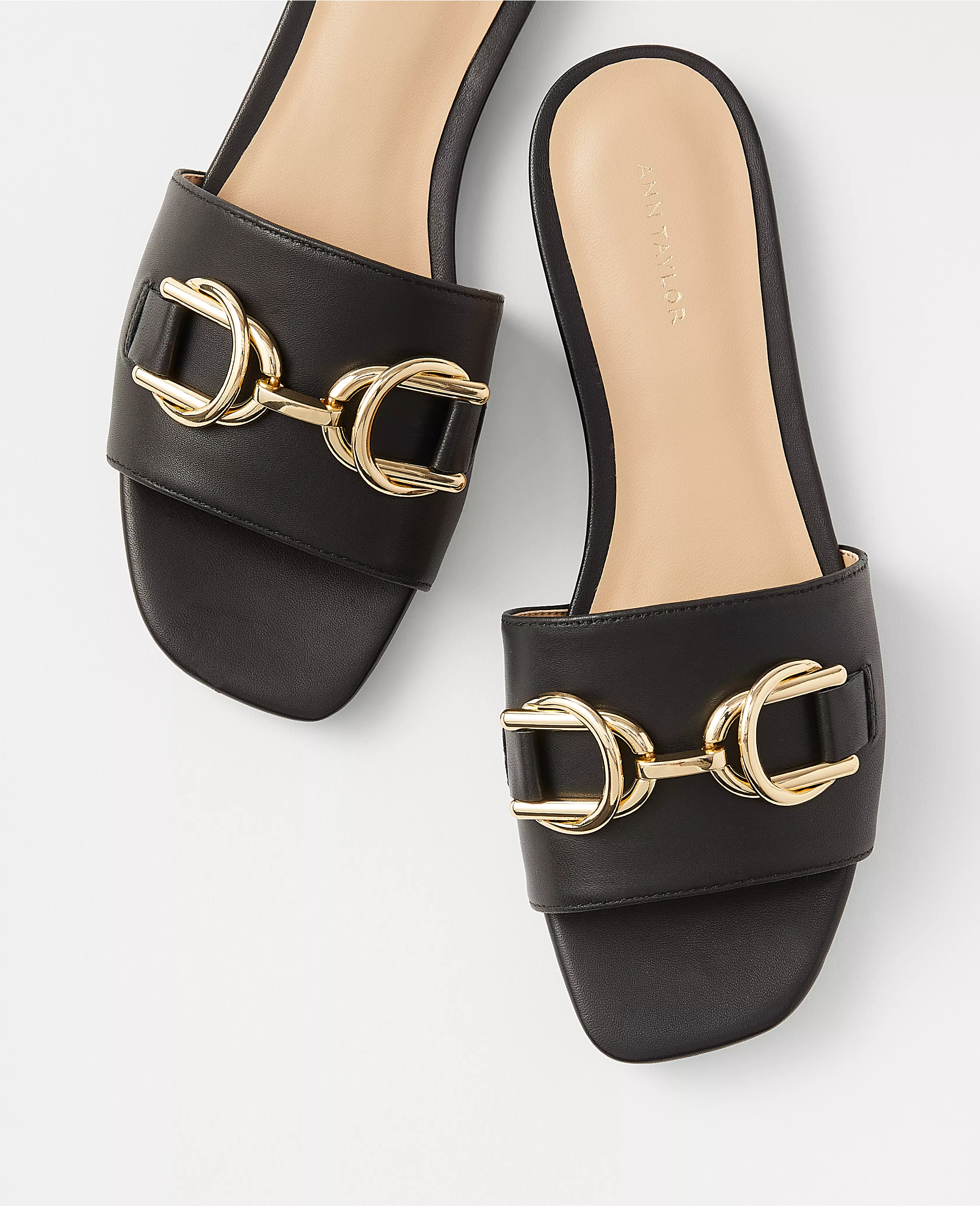 AT Weekend Chain Leather Flat Sandals