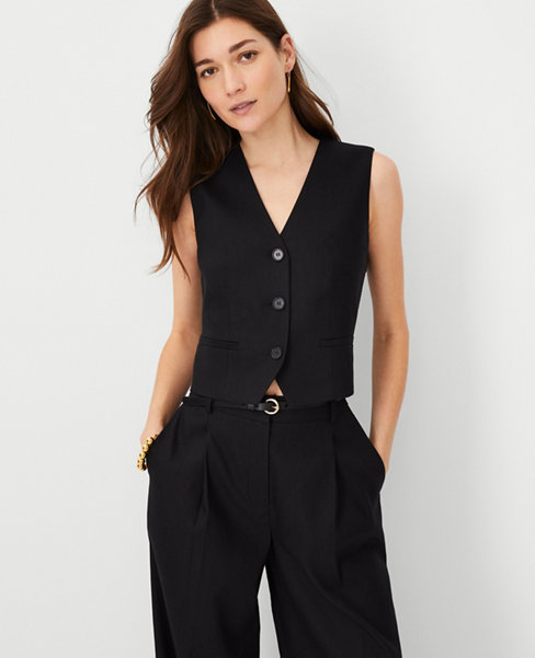 The Petite Fitted Vest in Linen Twill