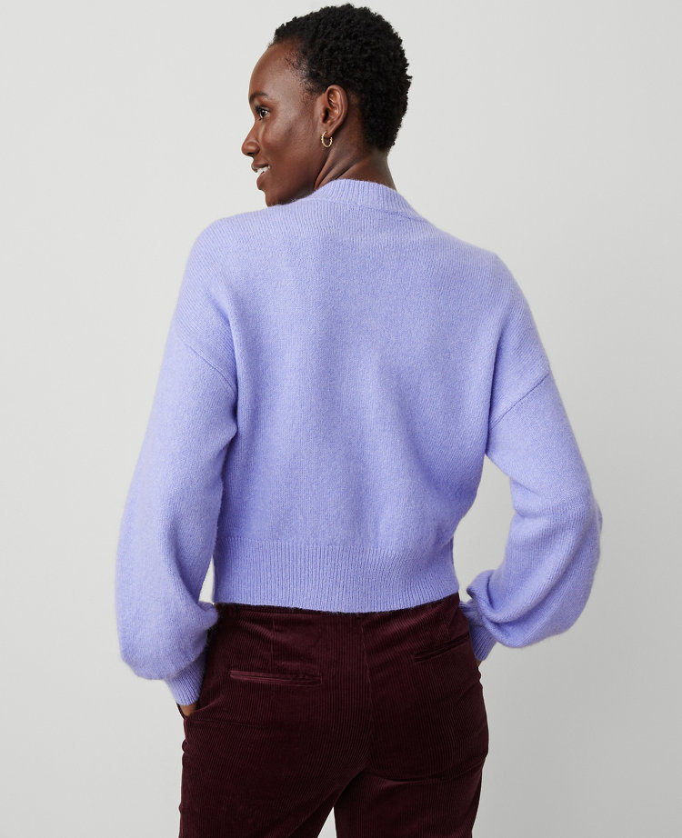Pull gris, col en V, correspond à taille 44, - Vêtements