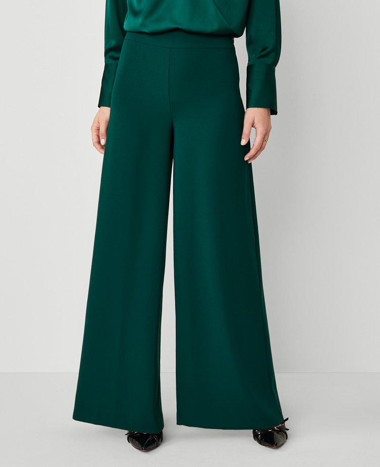 The Petite Dramatic Wide-Leg Crepe Pant