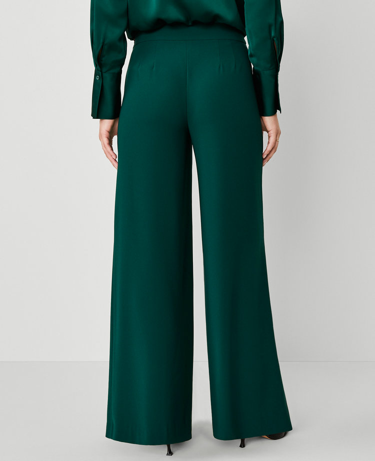 The Petite Dramatic Wide-Leg Crepe Pant