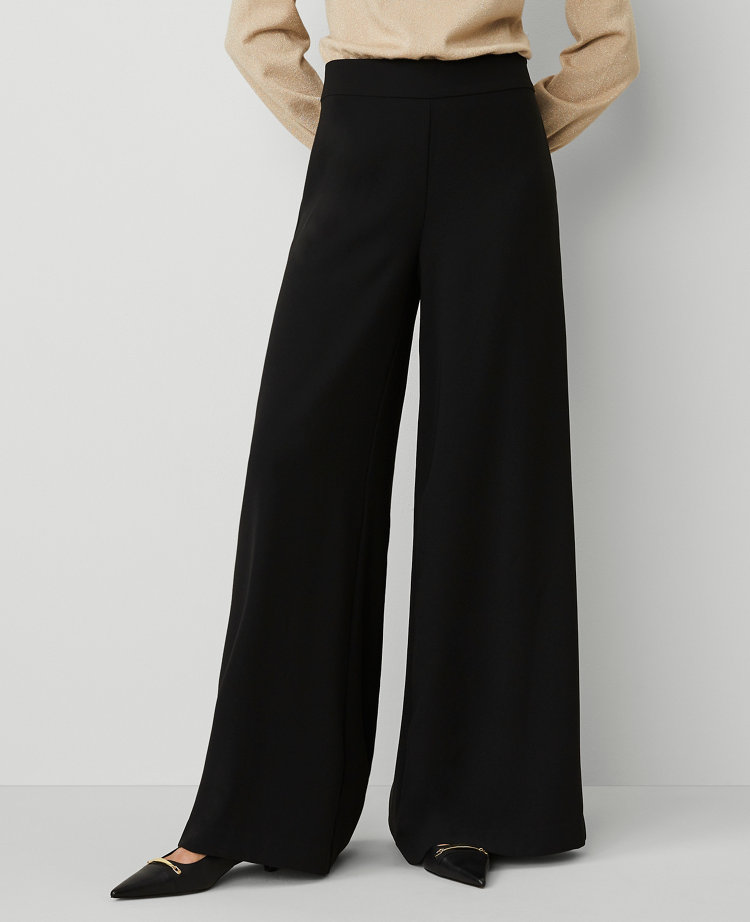 The Petite Dramatic Wide-Leg Crepe Pant carousel Product Image 3