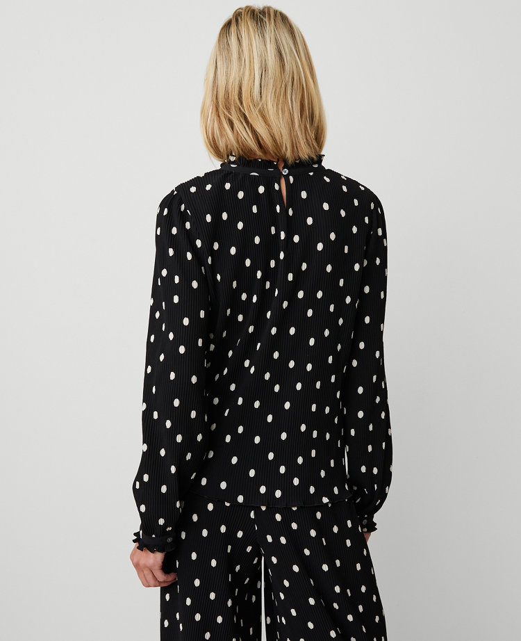 Dotted Ruffle Popover
