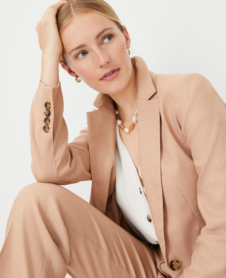 The Petite Long One Button Notched Fitted Blazer in Linen Twill