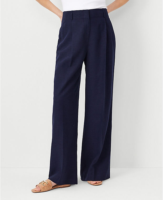 The Petite Single Pleated Wide Leg Pant in Texture