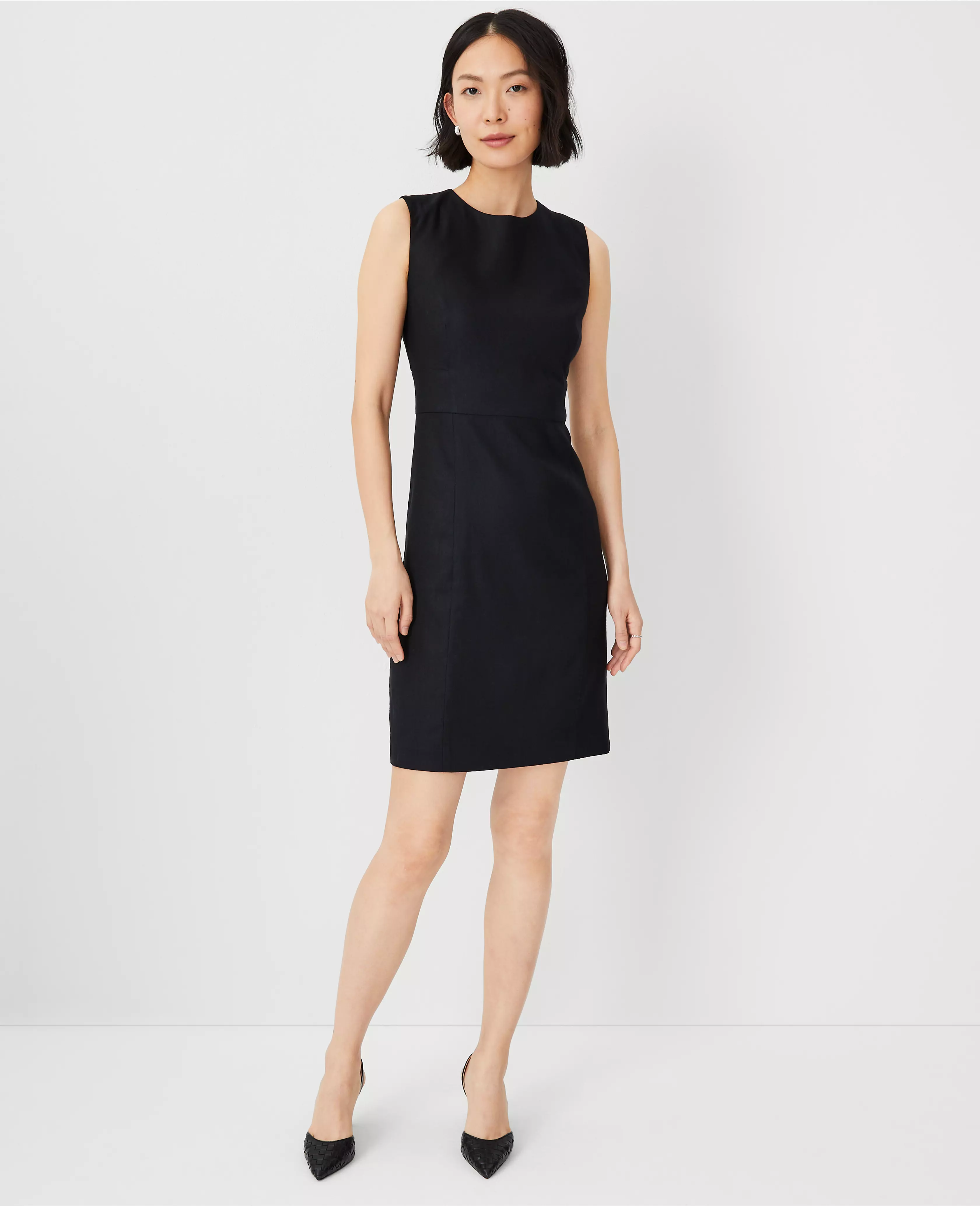 The Petite Seamed Fitted Shift Dress in Linen Twill