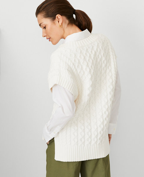 AT Weekend Mixed Stitch V-Neck Sweater