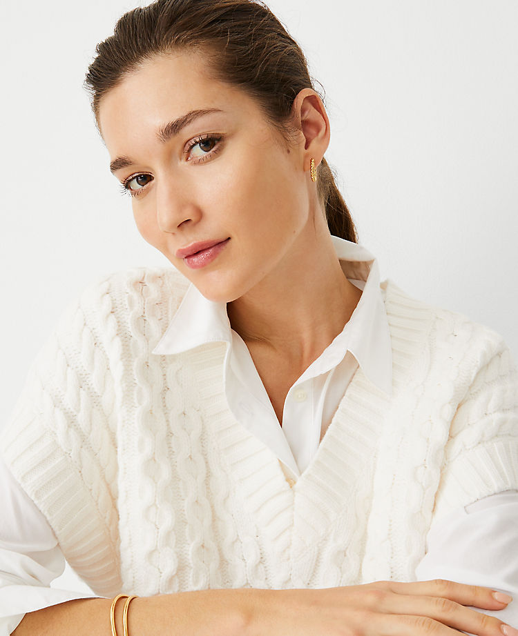 AT Weekend Mixed Stitch V-Neck Sweater