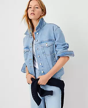 AT Weekend Relaxed Denim Trucker Jacket in Light Vintage Wash carousel Product Image 2