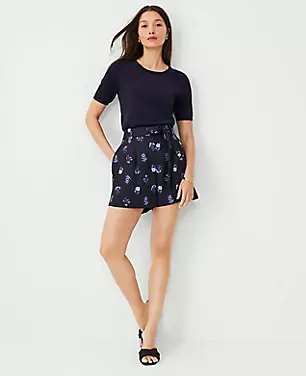 Floral Tie Waist Pleated Shorts carousel Product Image 1