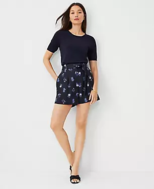 Petite Floral Tie Waist Pleated Shorts carousel Product Image 1