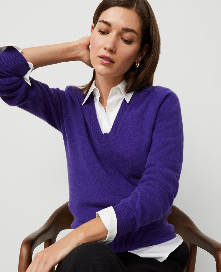 Cashmere V-Neck Sweater carousel Product Image 3