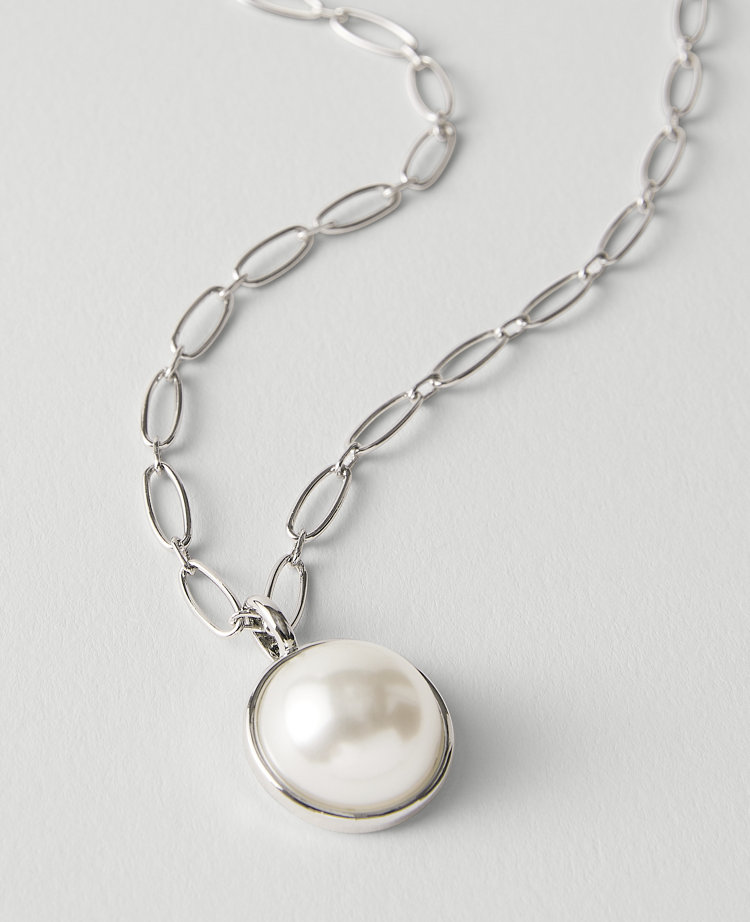 Pearlized Delicate Chain Necklace