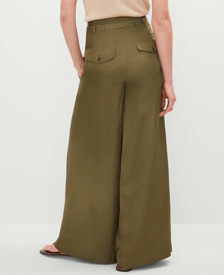 The Statement Wide-Leg Pant