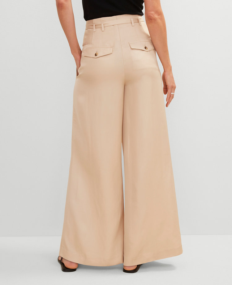 The Statement Wide-Leg Pant
