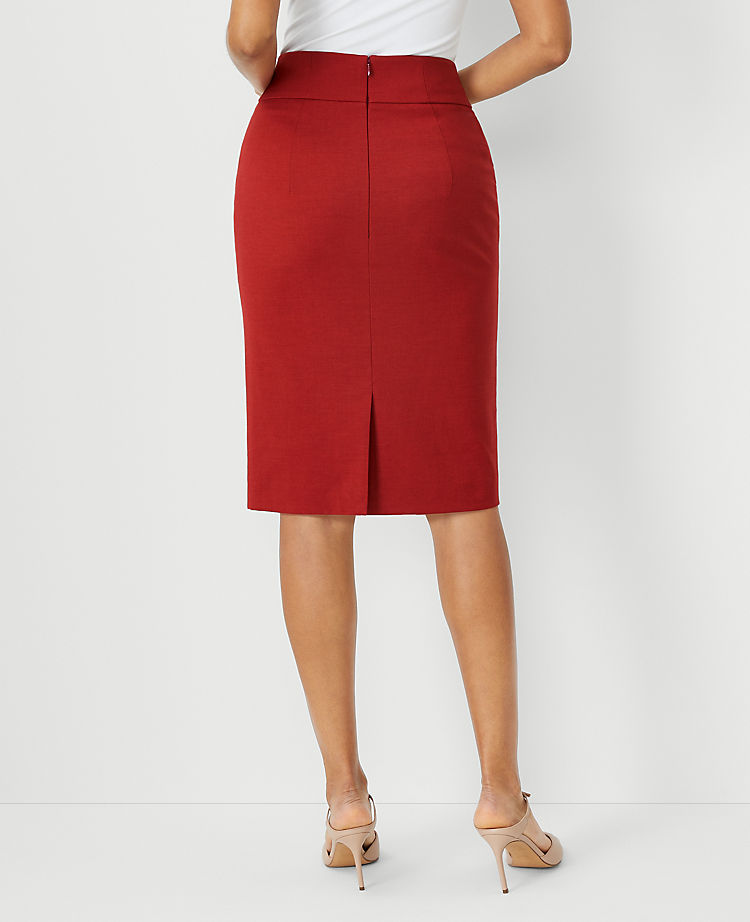 The High Waist Seamed Pencil Skirt in Lightweight Weave - Curvy Fit