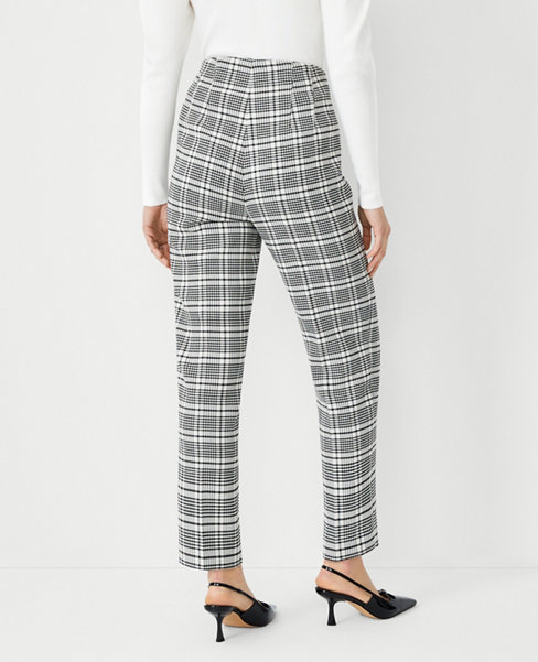 The Lana Slim Pant in Houndstooth - Curvy Fit