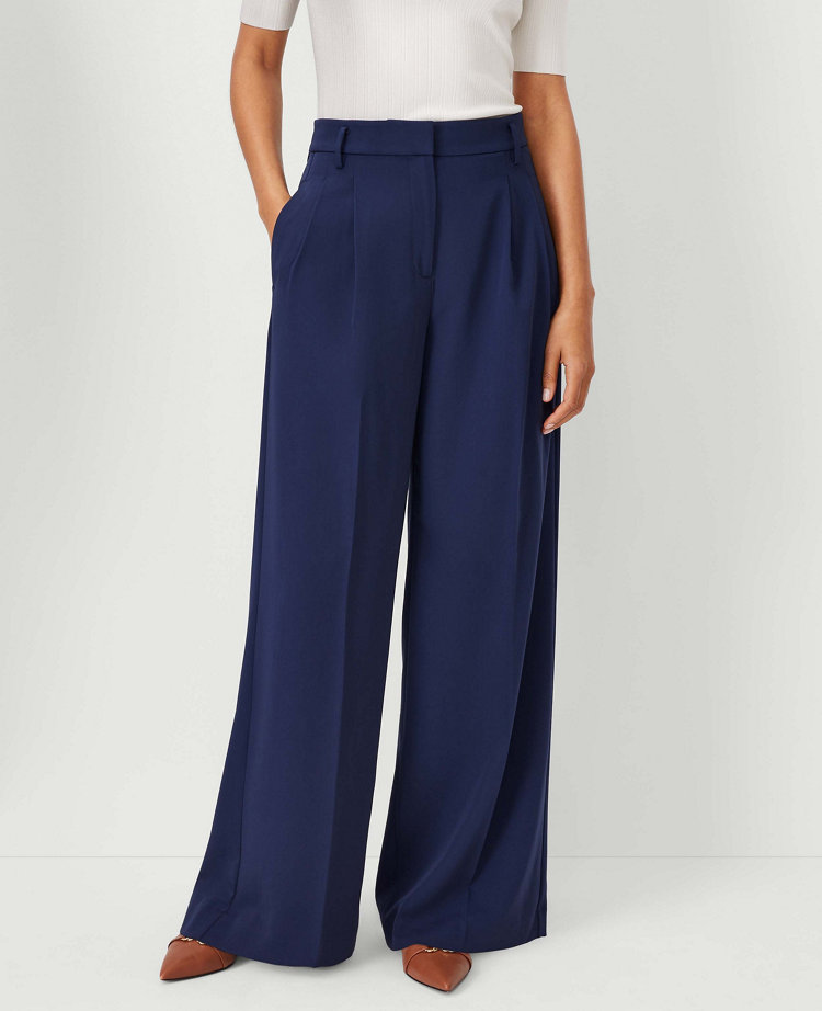 The Pleated Wide-Leg Pant carousel Product Image 2