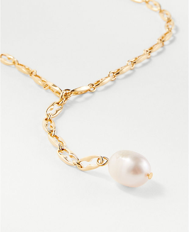 Pearlized Pendant Necklace