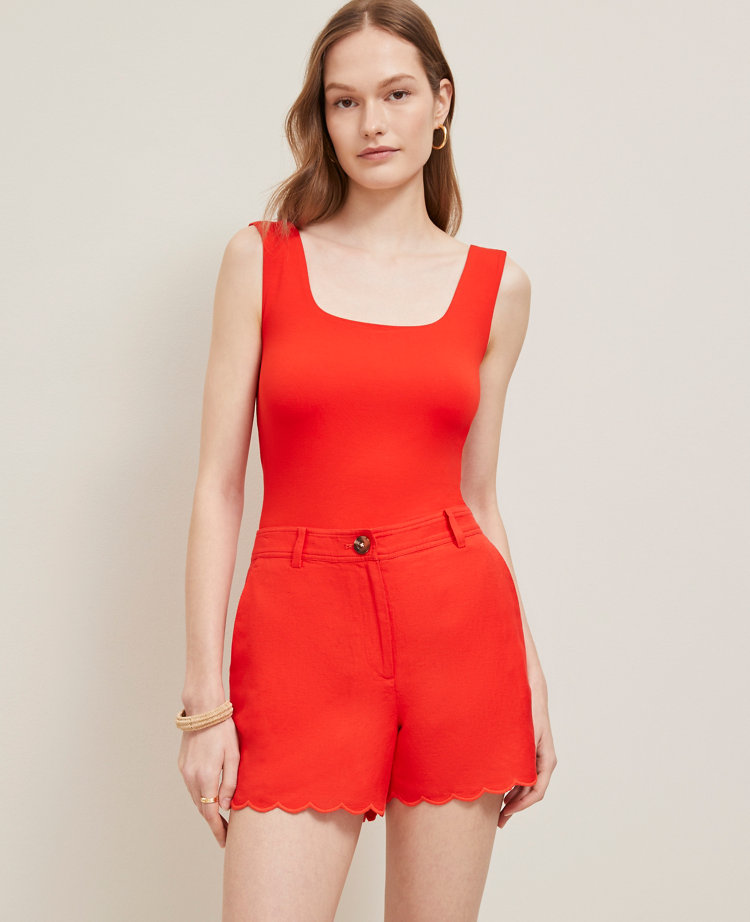 The Scalloped Short in Linen Blend