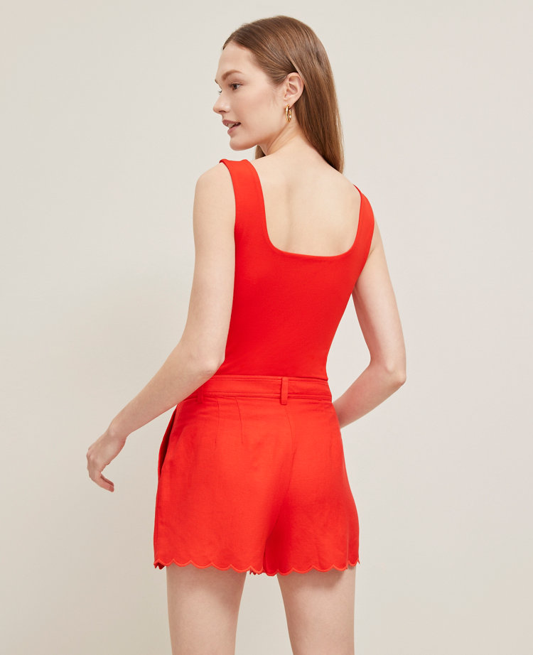 The Scalloped Short in Linen Blend