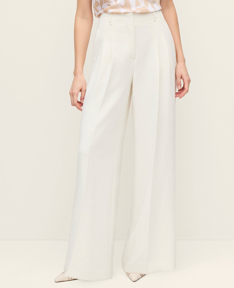 The Petite Pleated Wide-Leg Pant in Textured Crepe